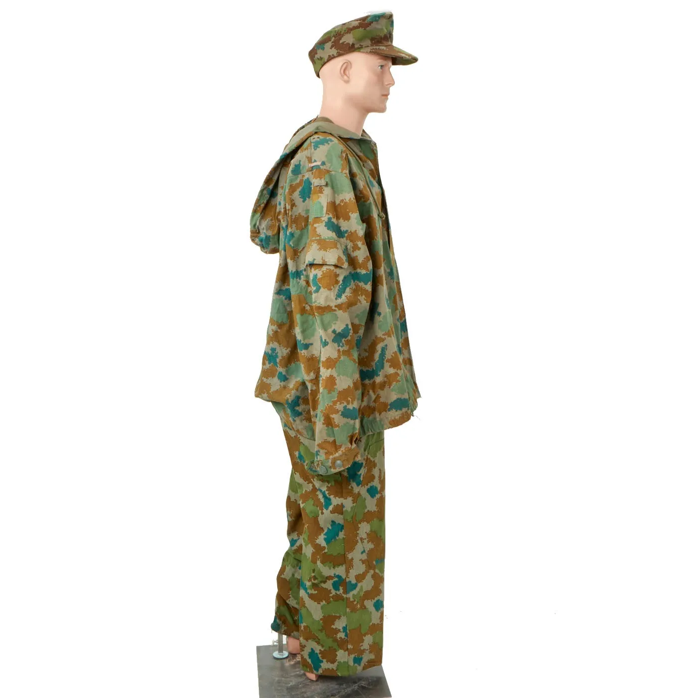 Original Cold War East German Unissued M58 Flachentarn Blumentarn Camouflage Uniform - Cap, Smock, and Trousers (Size Large)